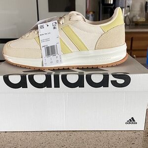 Adidas Cream and Light Yellow Cloudfoam Sneakers